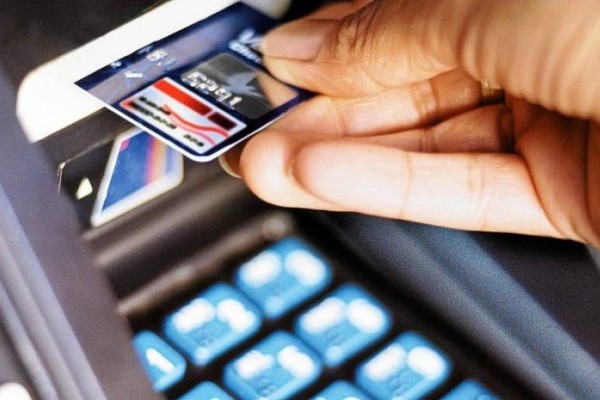 Как обналичить деньги с кредитной карты?