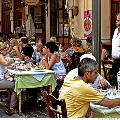 Греция снижает налоги для ресторанов 