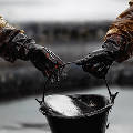 Нефть начинает 2019 год с роста, поскольку трейдеры готовятся к волатильному году
